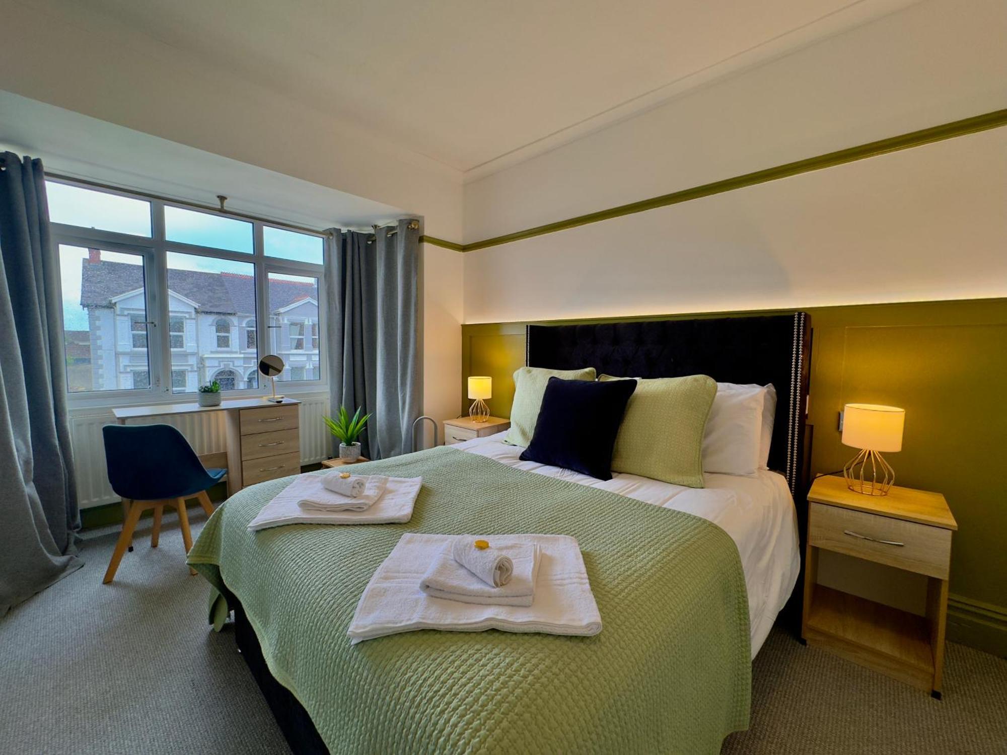 Coastal Park Accommodation Llanelli Extérieur photo