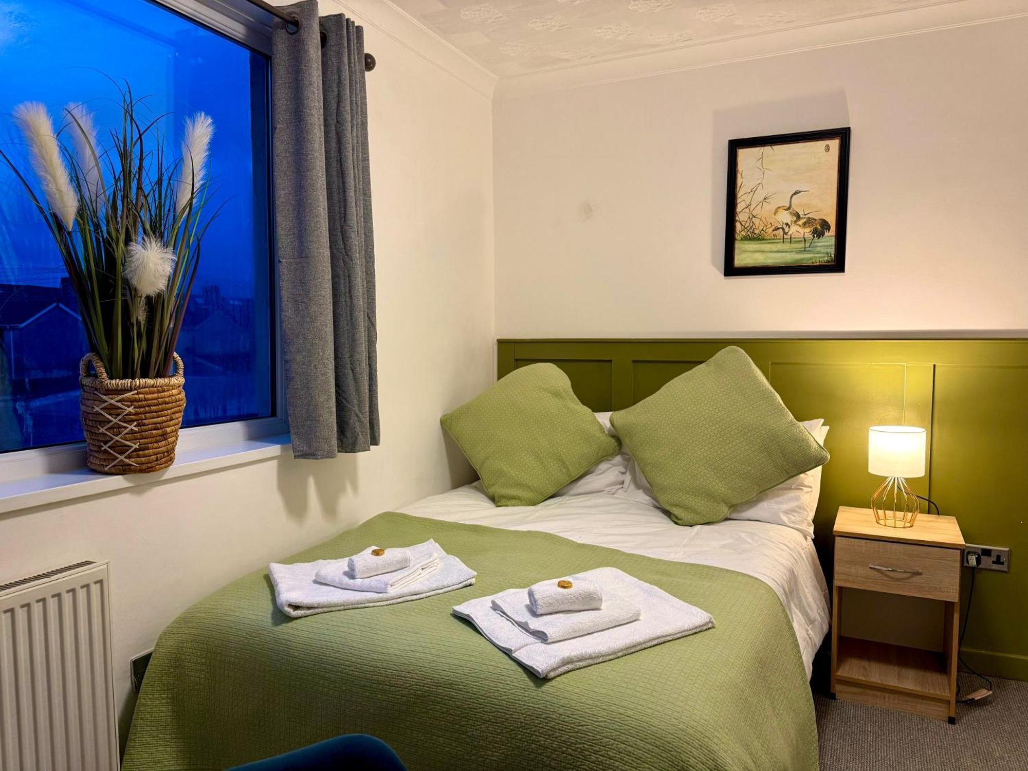 Coastal Park Accommodation Llanelli Extérieur photo