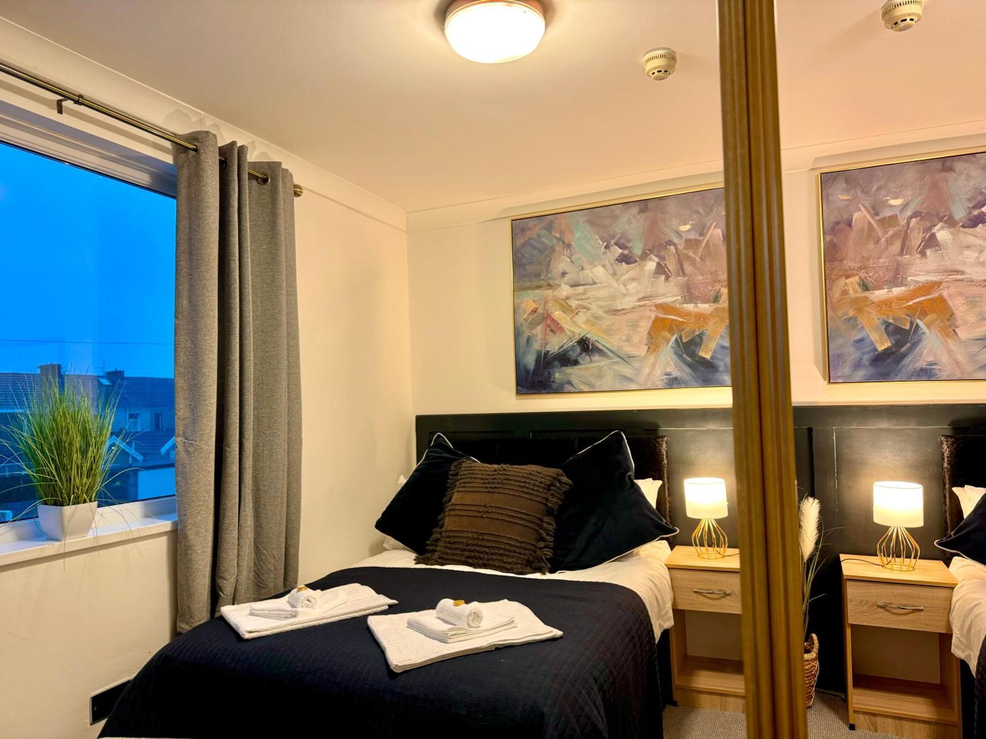 Coastal Park Accommodation Llanelli Extérieur photo