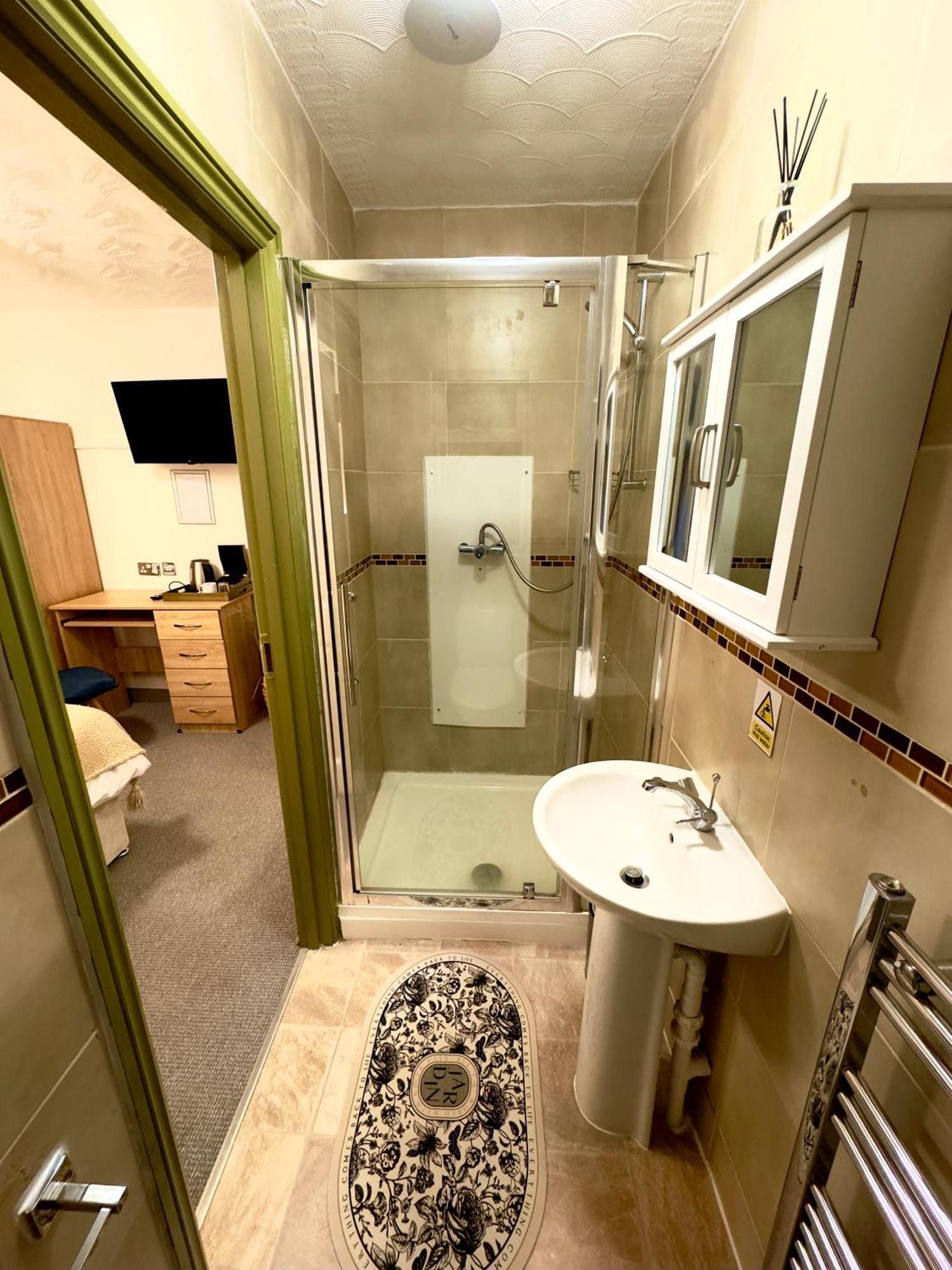 Coastal Park Accommodation Llanelli Extérieur photo