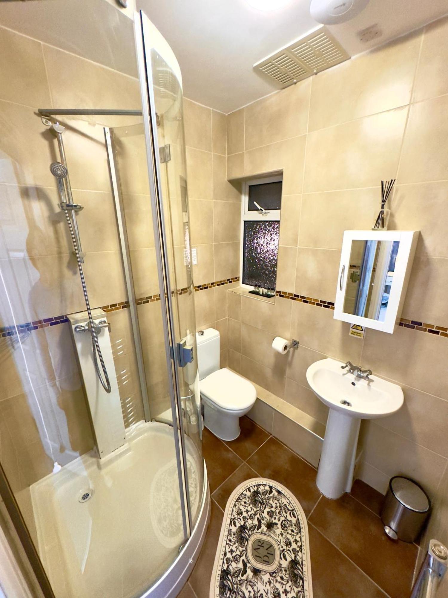 Coastal Park Accommodation Llanelli Extérieur photo