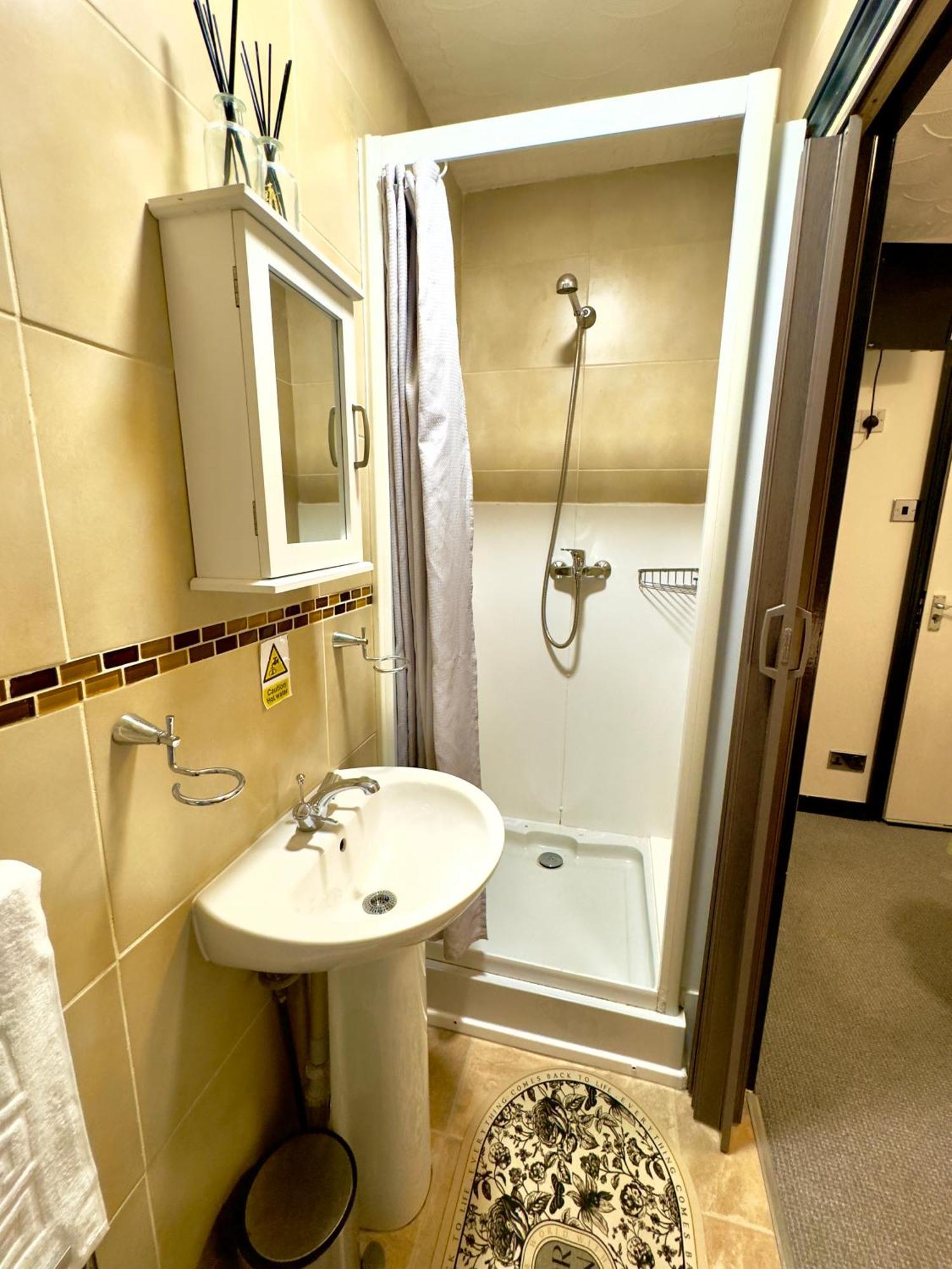 Coastal Park Accommodation Llanelli Extérieur photo