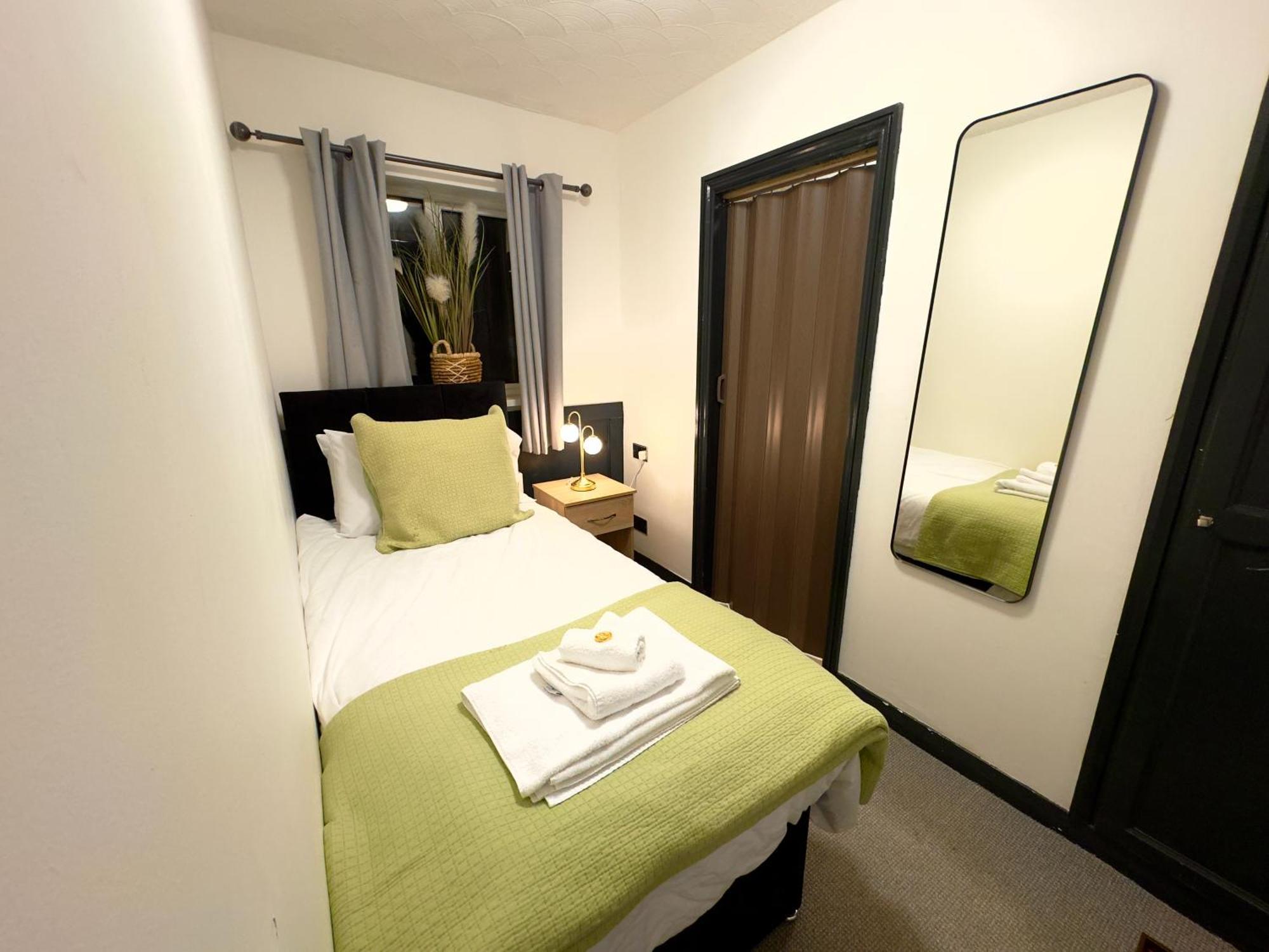 Coastal Park Accommodation Llanelli Extérieur photo