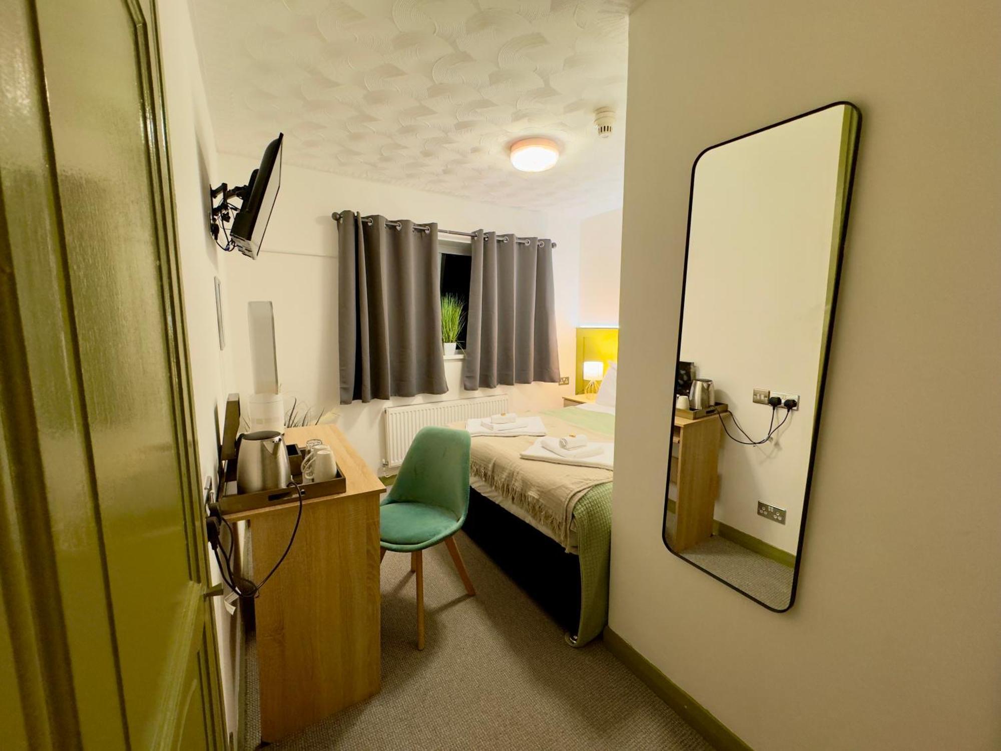 Coastal Park Accommodation Llanelli Extérieur photo