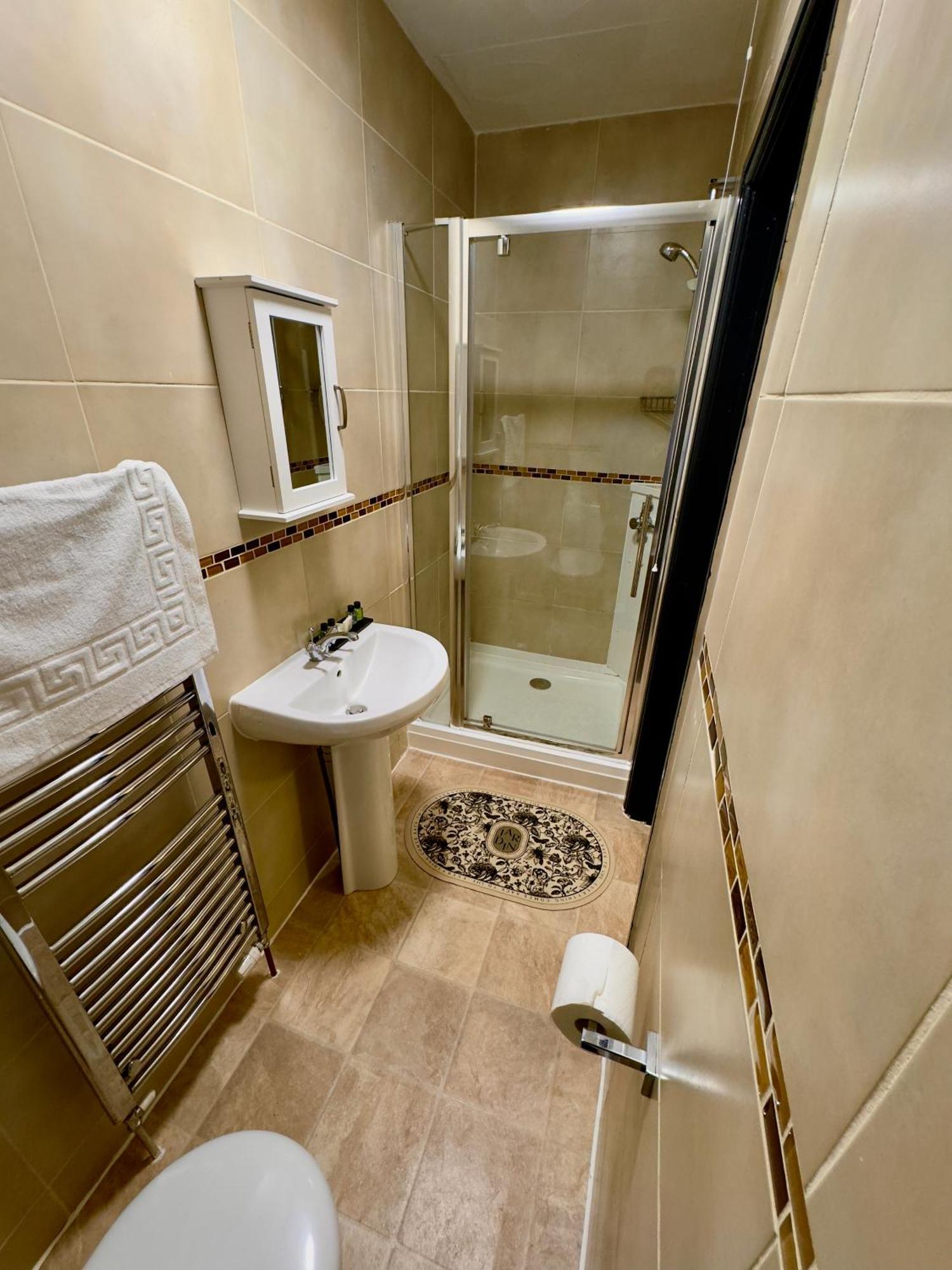 Coastal Park Accommodation Llanelli Extérieur photo