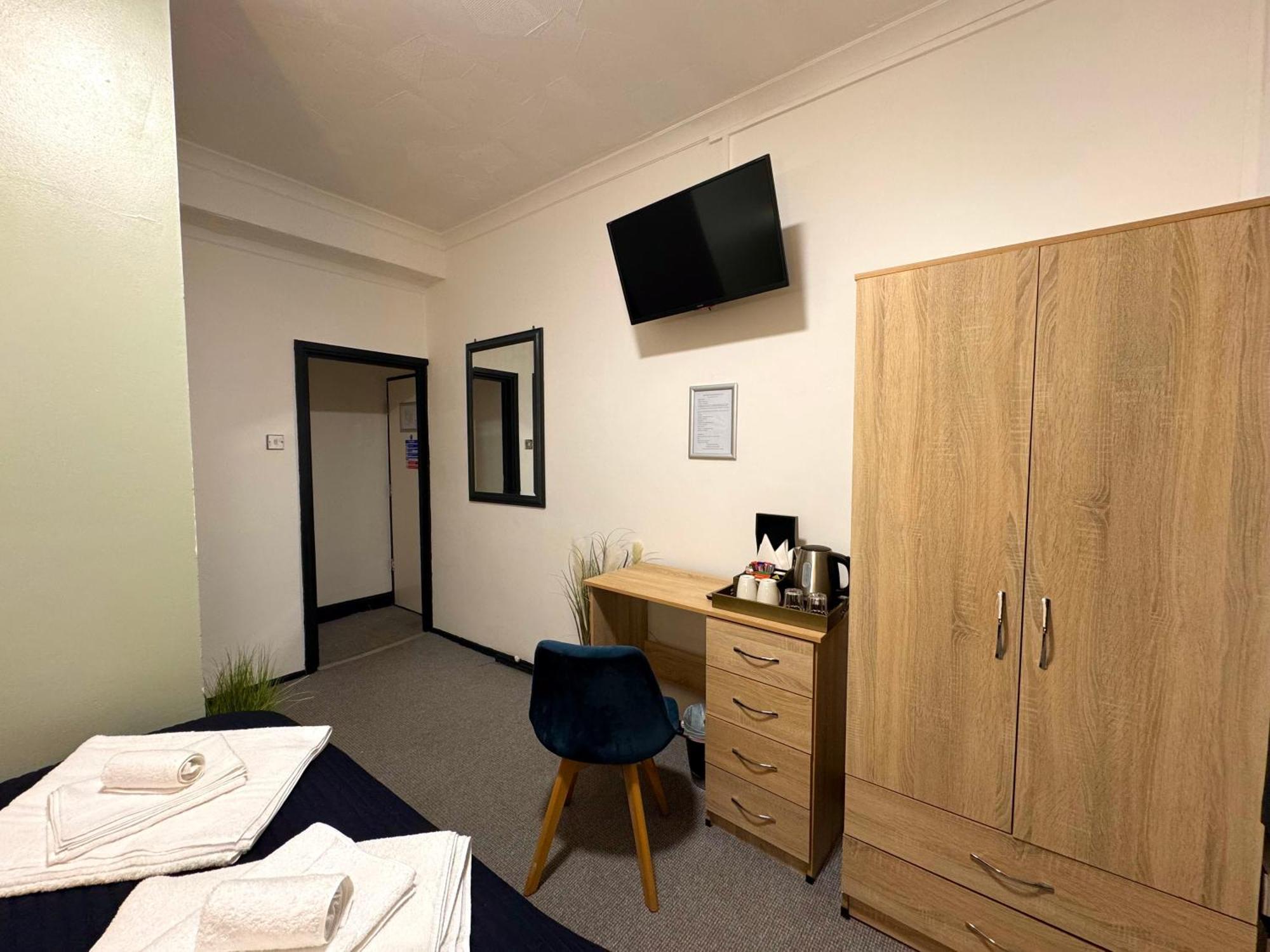 Coastal Park Accommodation Llanelli Extérieur photo