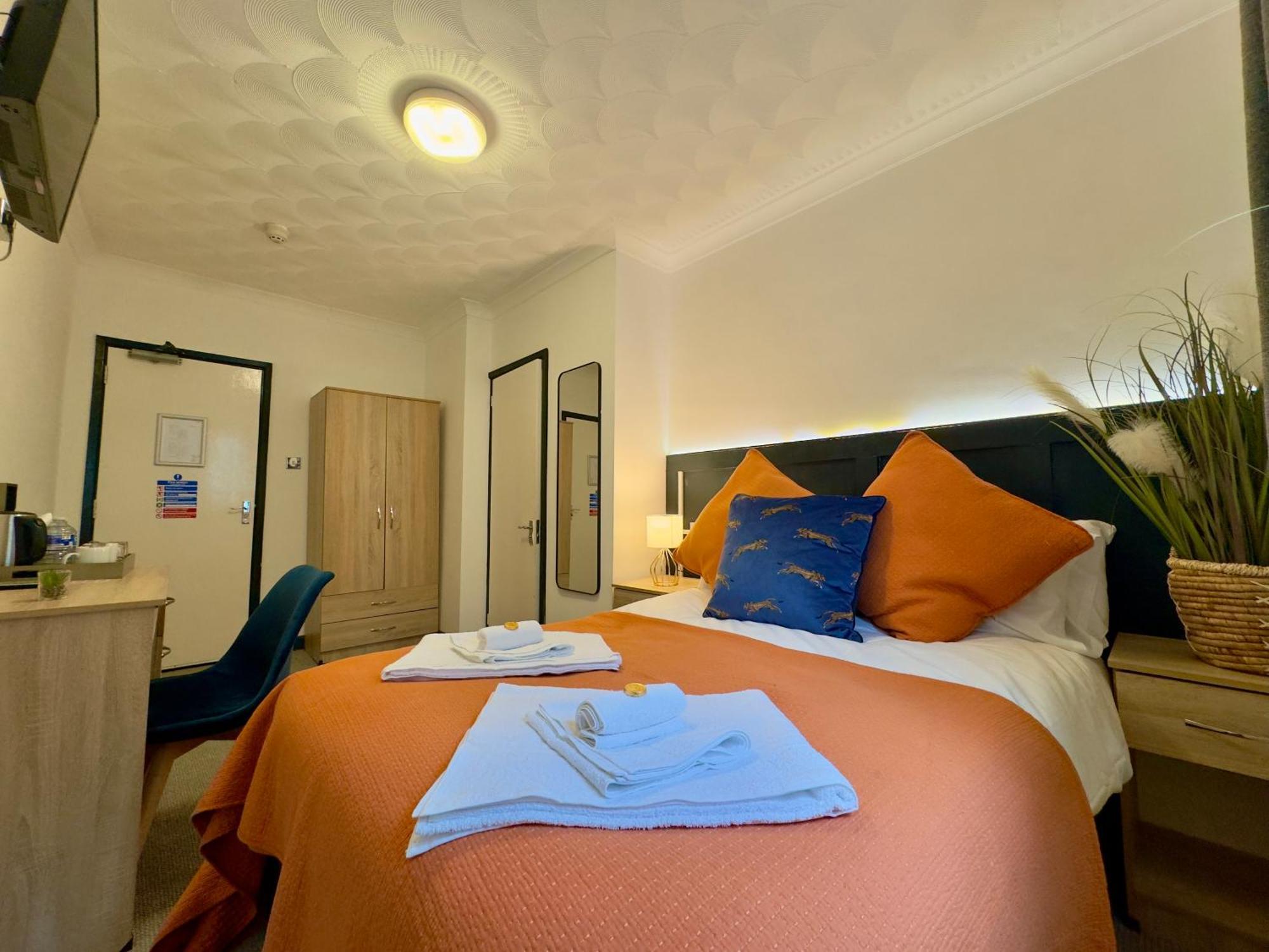 Coastal Park Accommodation Llanelli Extérieur photo