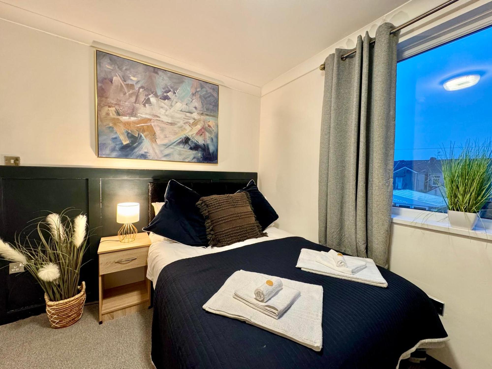 Coastal Park Accommodation Llanelli Extérieur photo