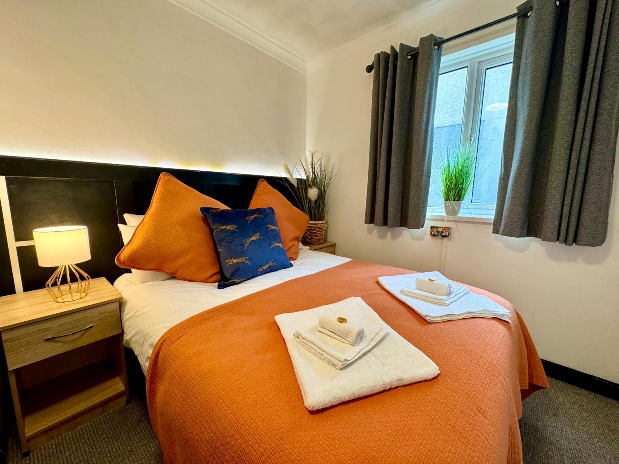 Coastal Park Accommodation Llanelli Extérieur photo